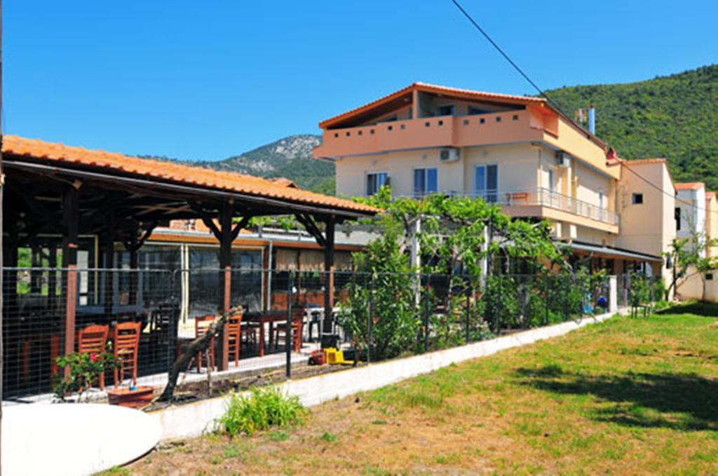 Sikoudis Gorgona Beach Скала-Рахониу Экстерьер фото